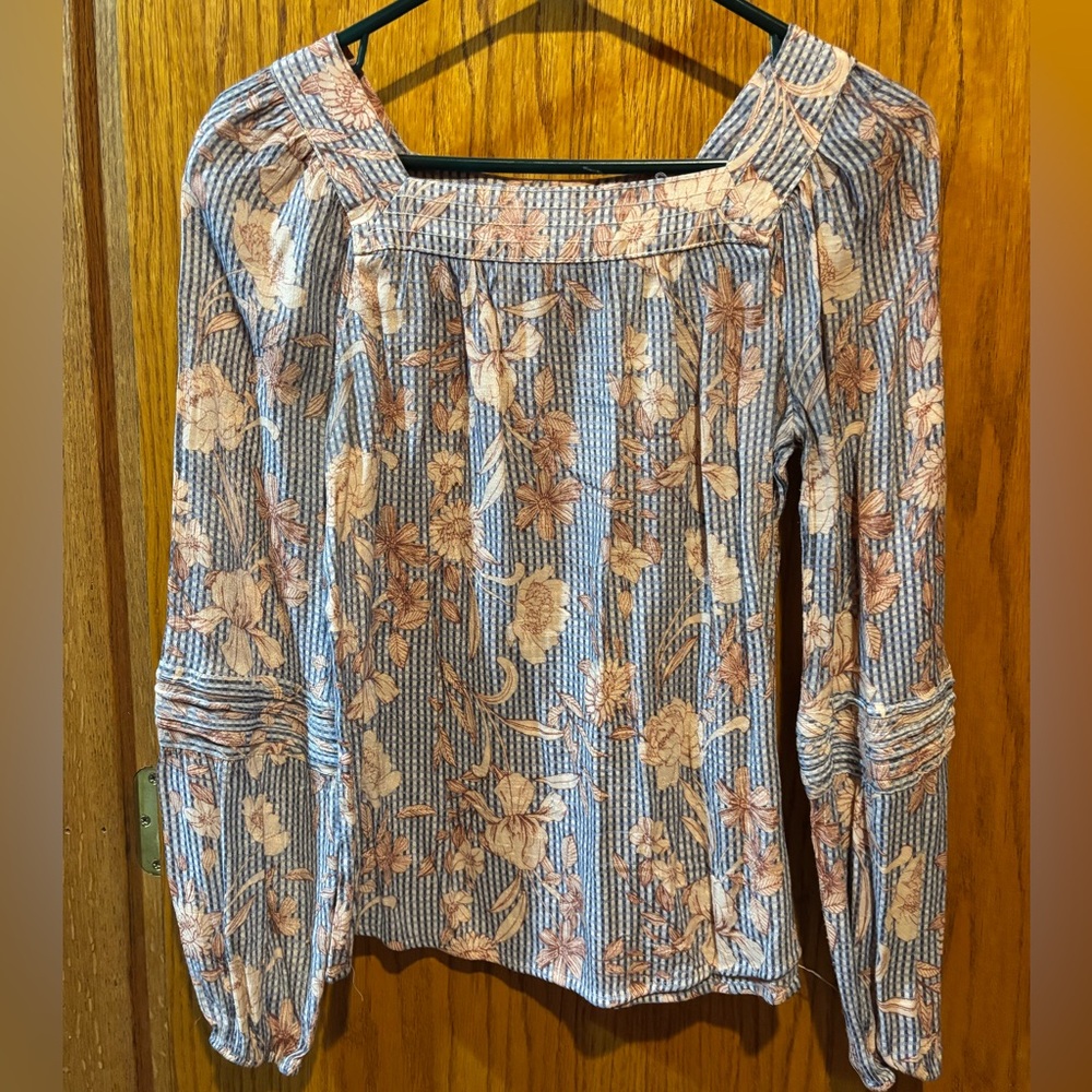 Women’s flowered Lauren Conrad top